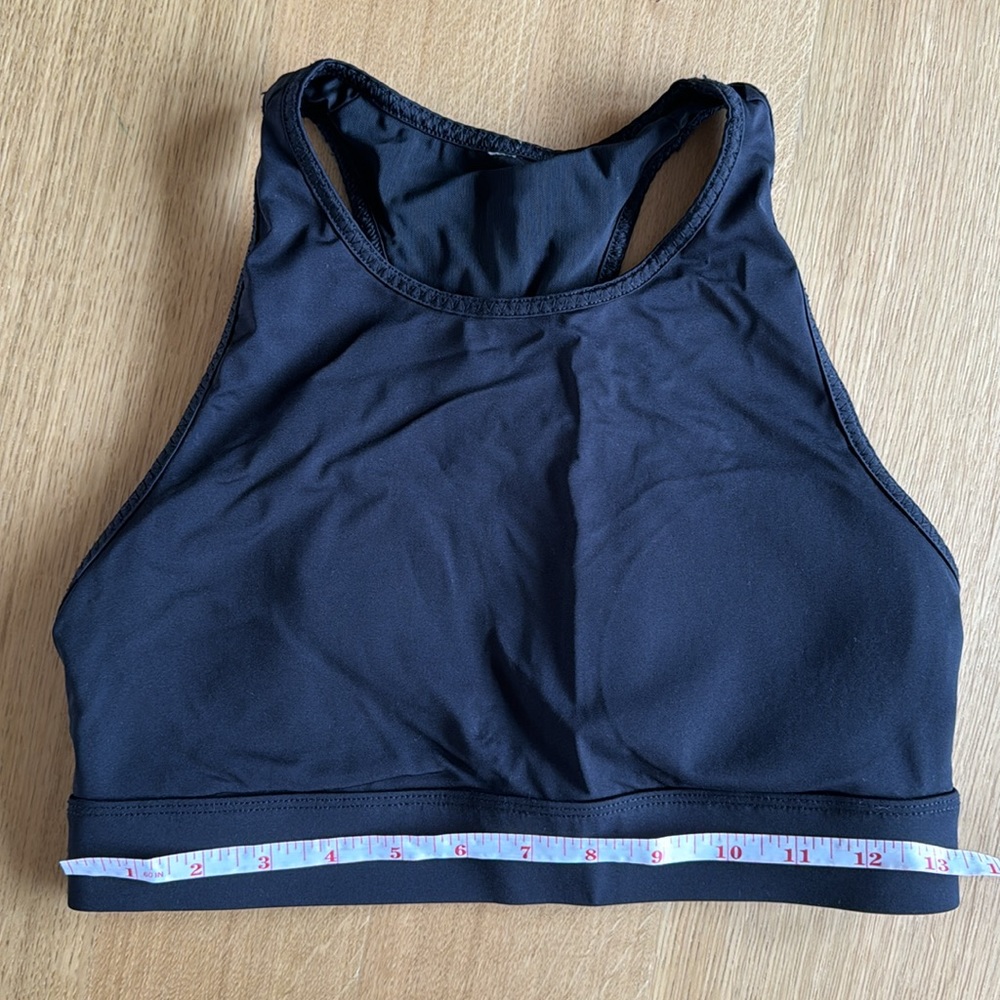 High neck Fabletics Sports Bra - Picture 3 of 3